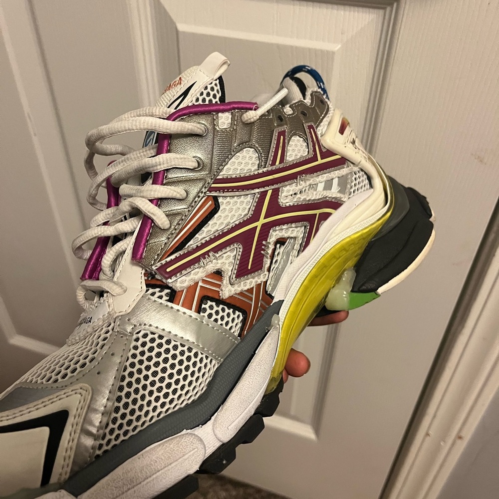 Balenciaga Kids' White and Red Sneakers - Picture 9 of 11